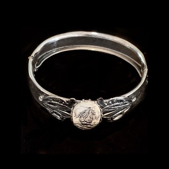 Whiting and Davis silvertone scrimshaw bracelet - Picture 7 of 13